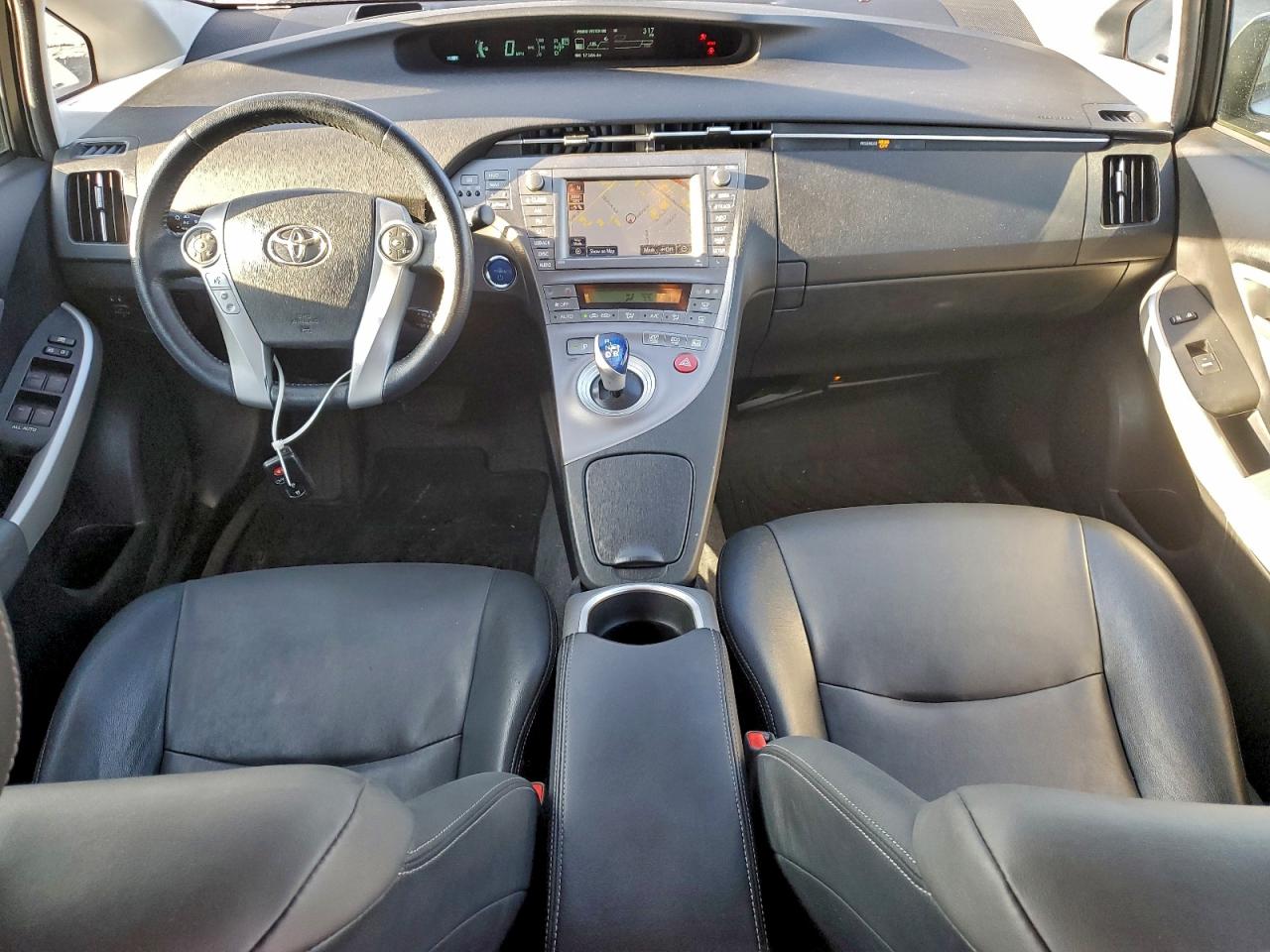 2015 TOYOTA PRIUS photo 8