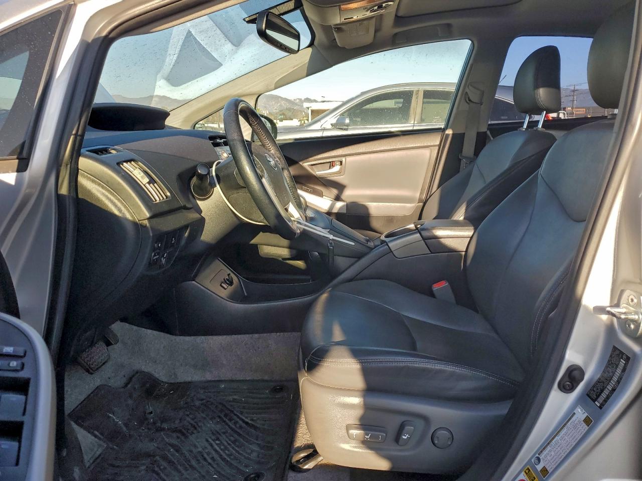 2015 TOYOTA PRIUS photo 7