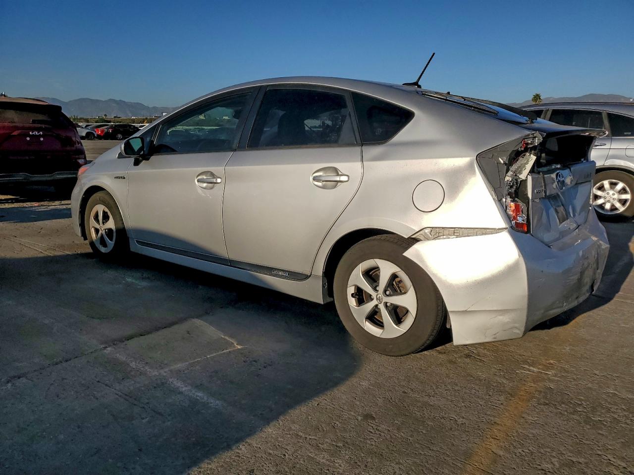 2015 TOYOTA PRIUS photo 2