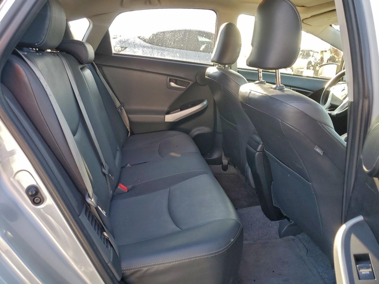 2015 TOYOTA PRIUS photo 10