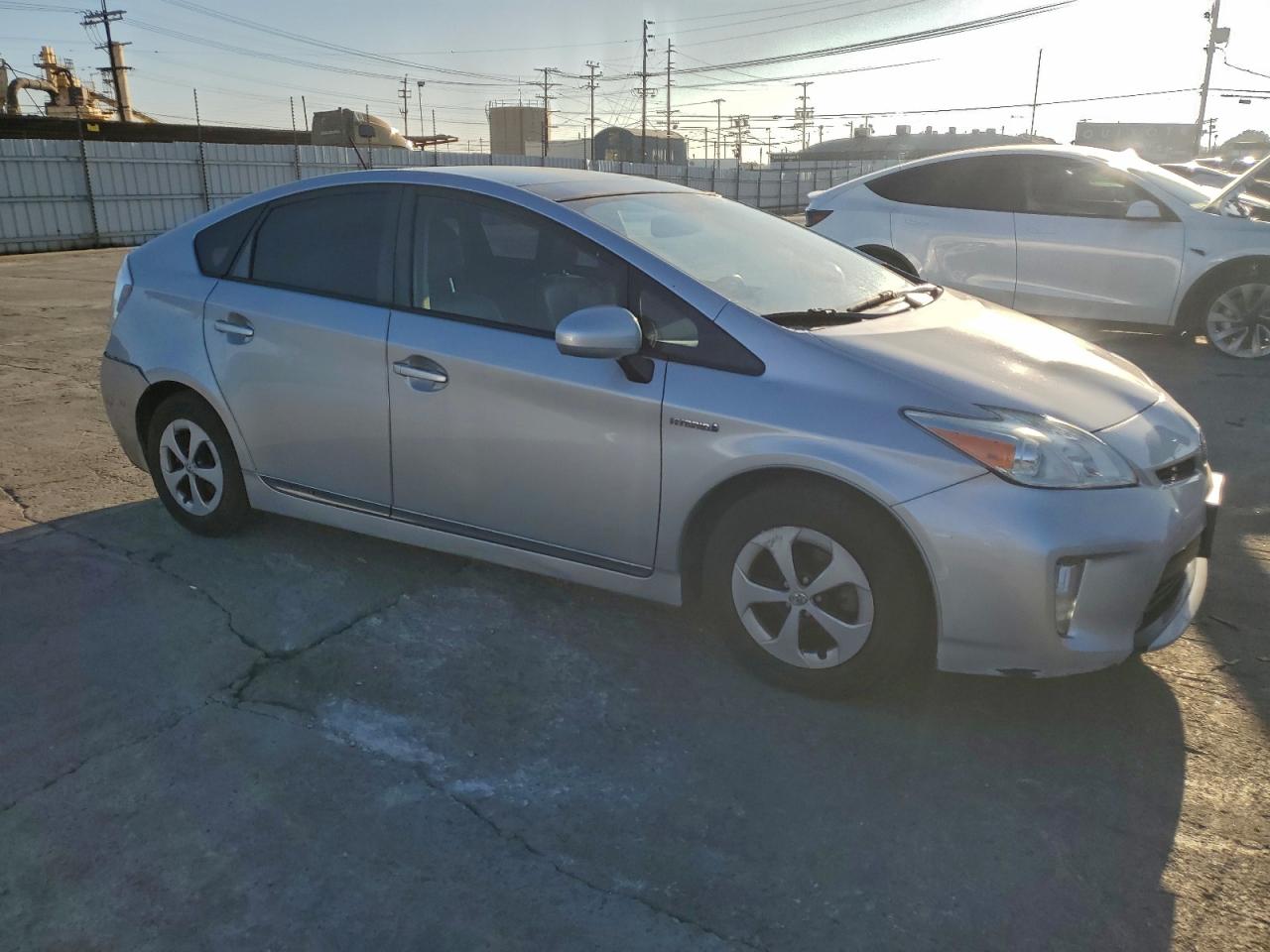 2015 TOYOTA PRIUS photo 4