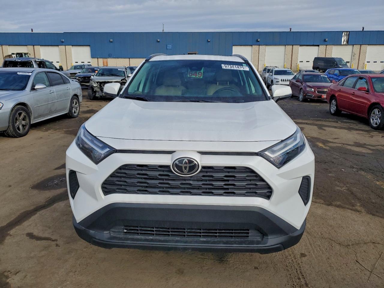 2025 TOYOTA RAV4 XLE photo 9