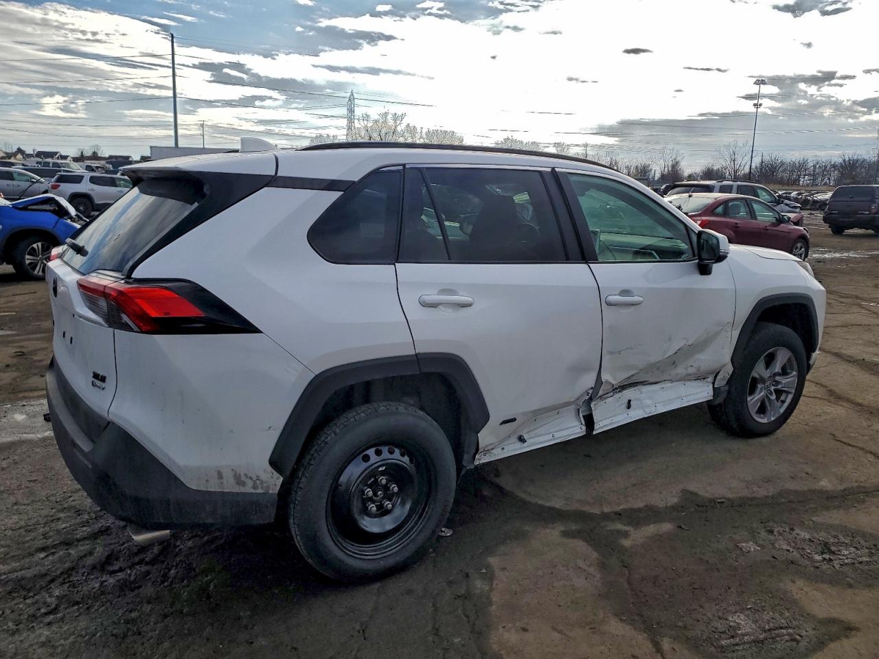2025 TOYOTA RAV4 XLE photo 5
