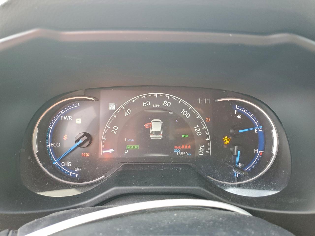 2025 TOYOTA RAV4 XLE photo 17