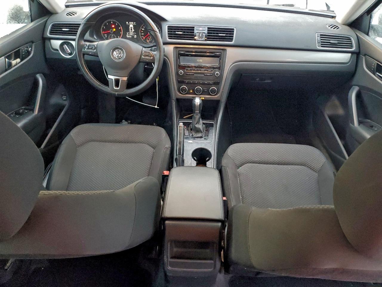 2014 VOLKSWAGEN PASSAT S photo 8