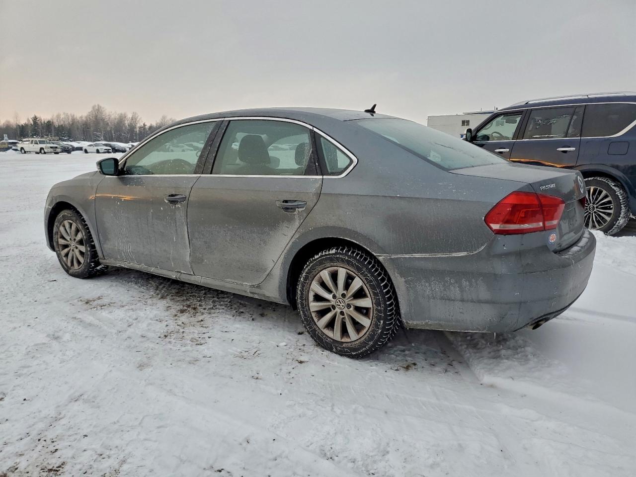 2014 VOLKSWAGEN PASSAT S photo 2
