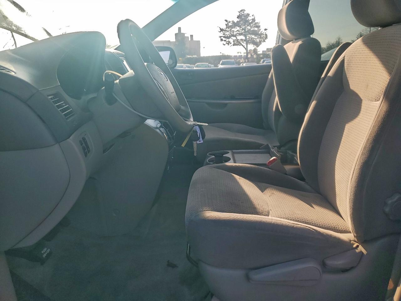 2007 TOYOTA SIENNA CE photo 13