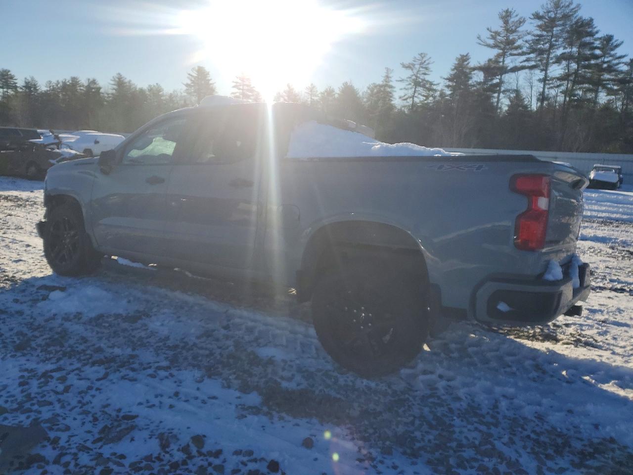 2024 CHEVROLET SILVERADO K1500 CUSTOM photo 2