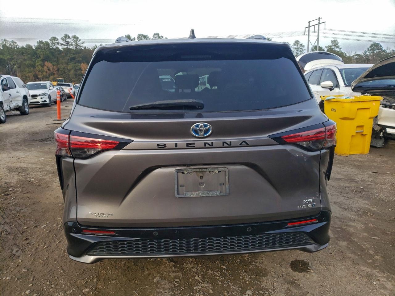 2021 TOYOTA SIENNA XSE photo 11