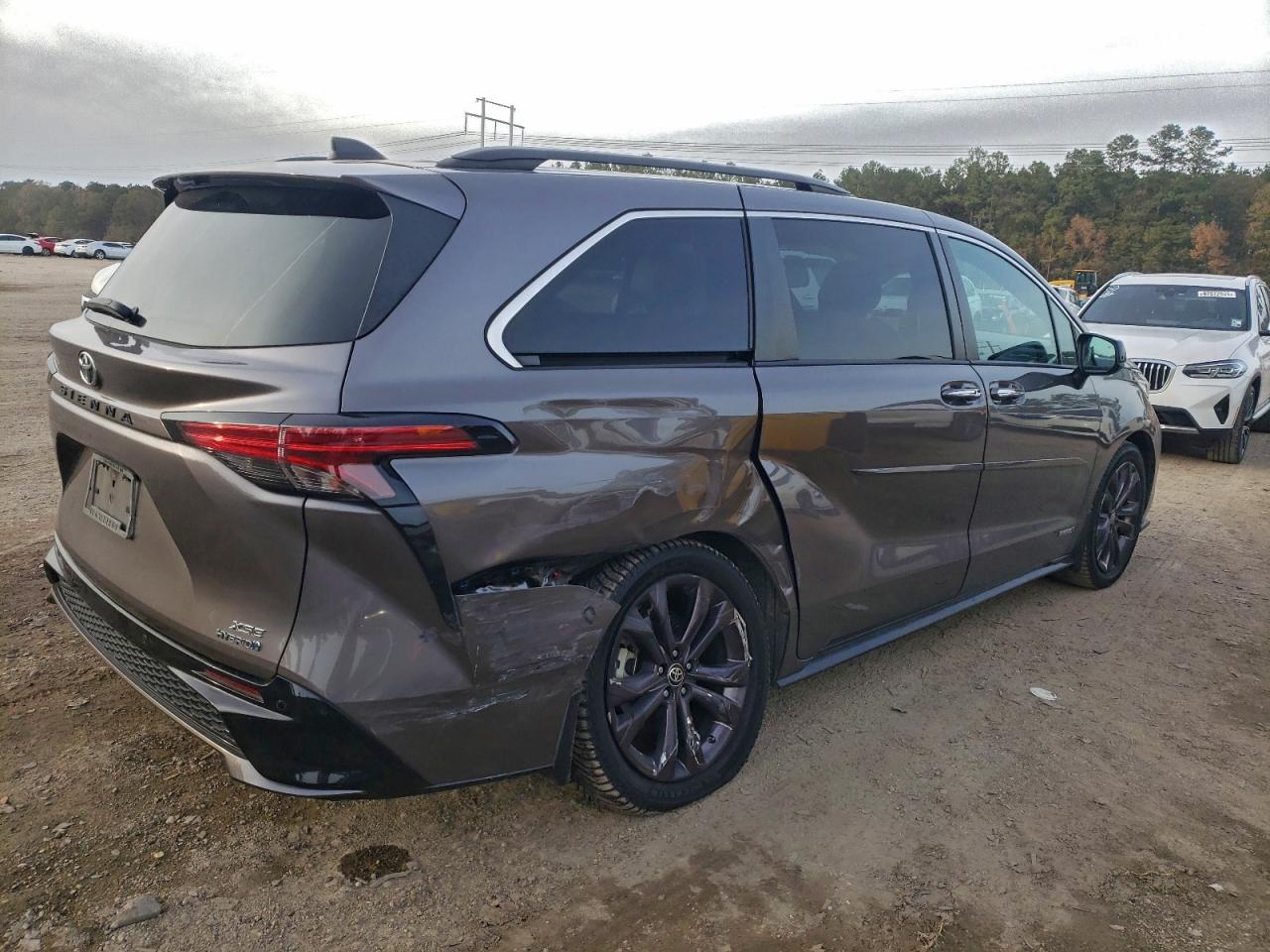 2021 TOYOTA SIENNA XSE photo 5