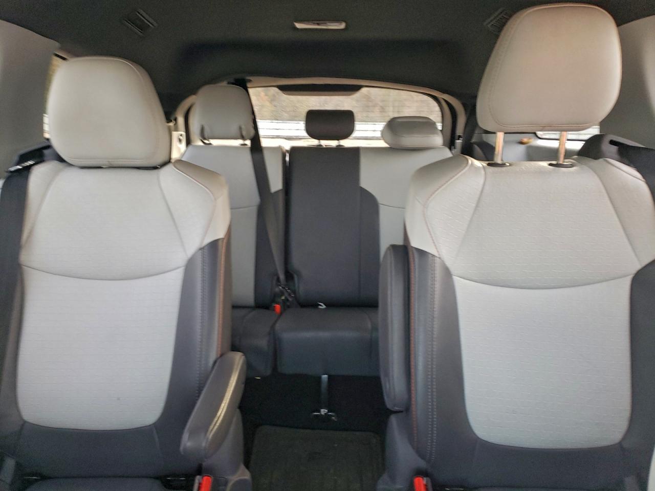2021 TOYOTA SIENNA XSE photo 19