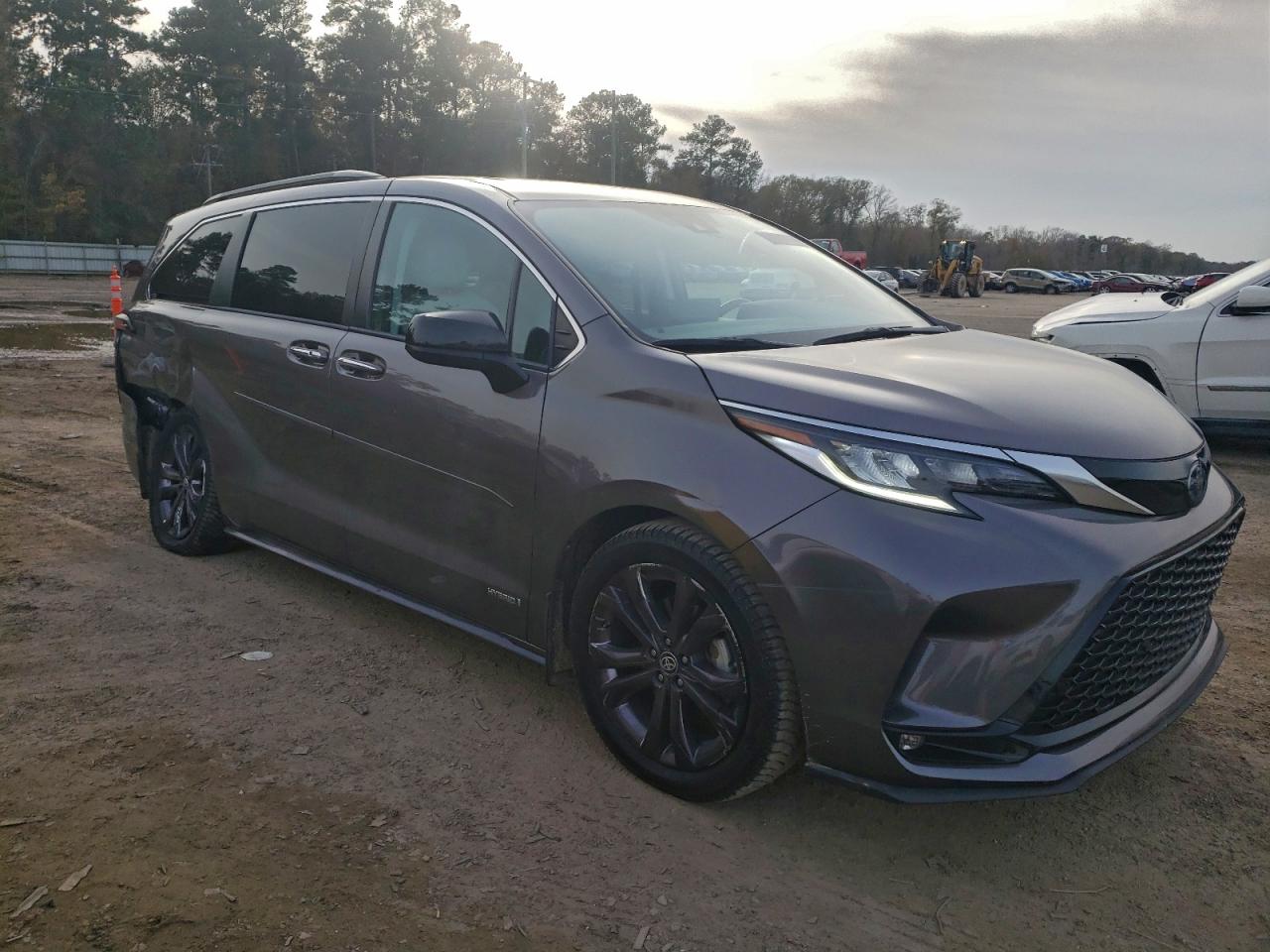 2021 TOYOTA SIENNA XSE photo 7