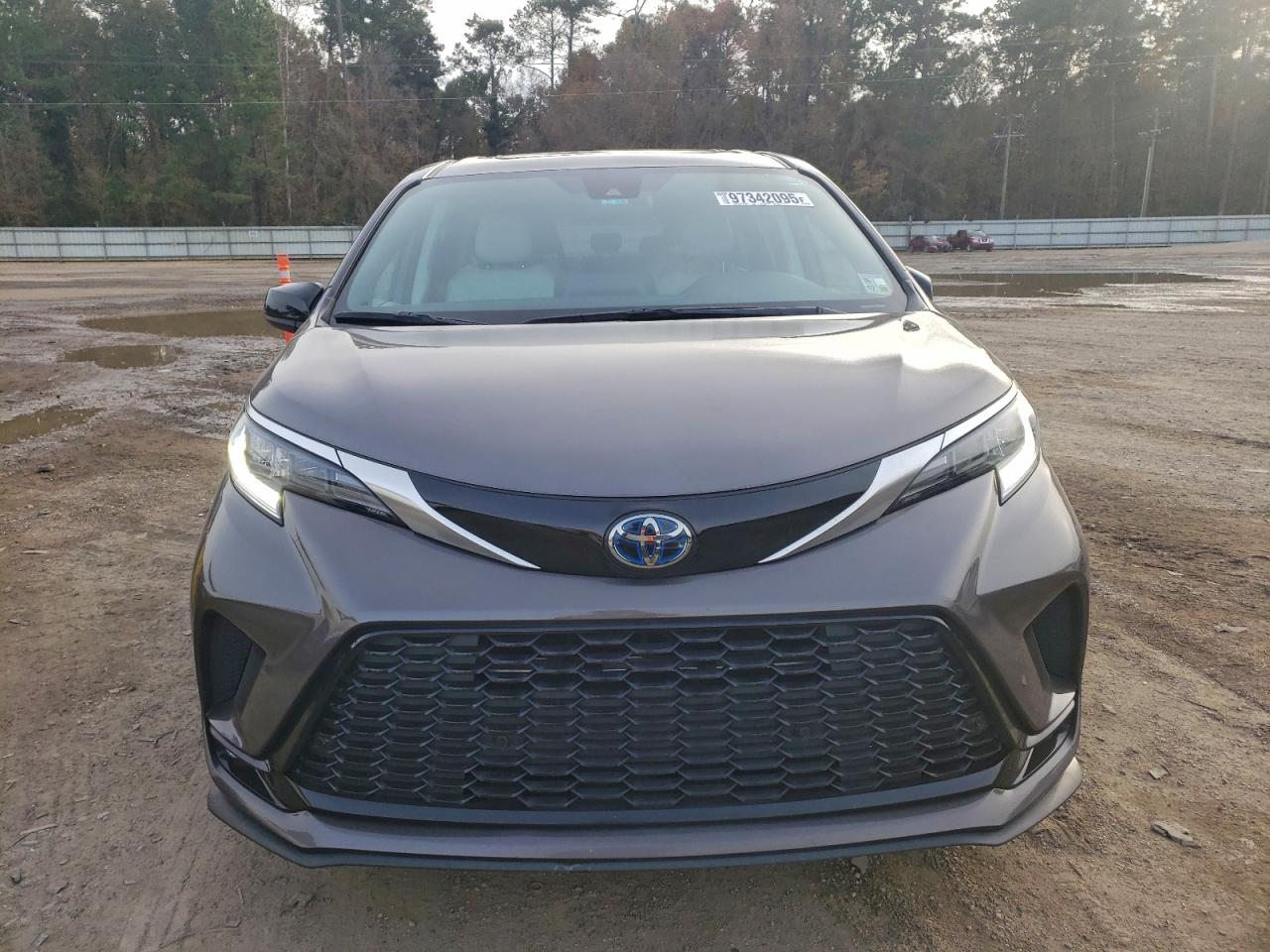 2021 TOYOTA SIENNA XSE photo 9