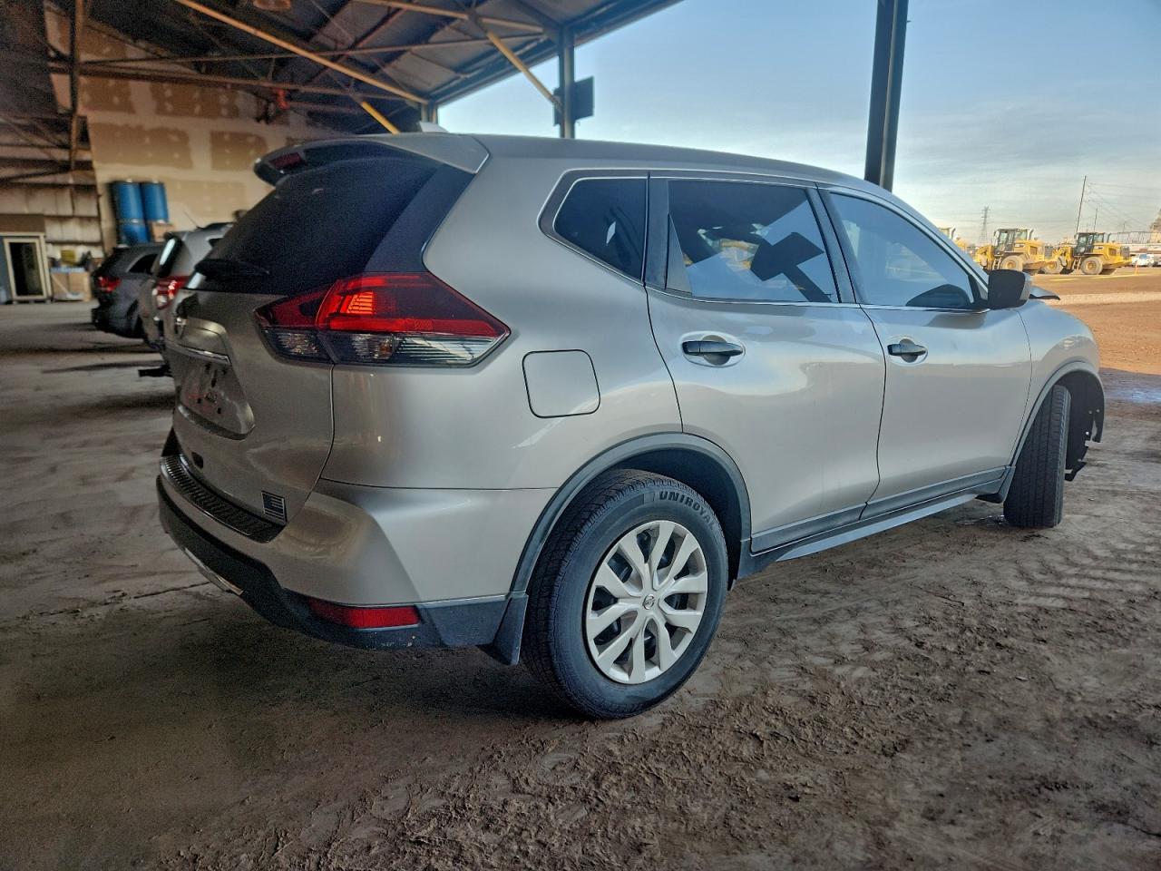 2018 NISSAN ROGUE S photo 9