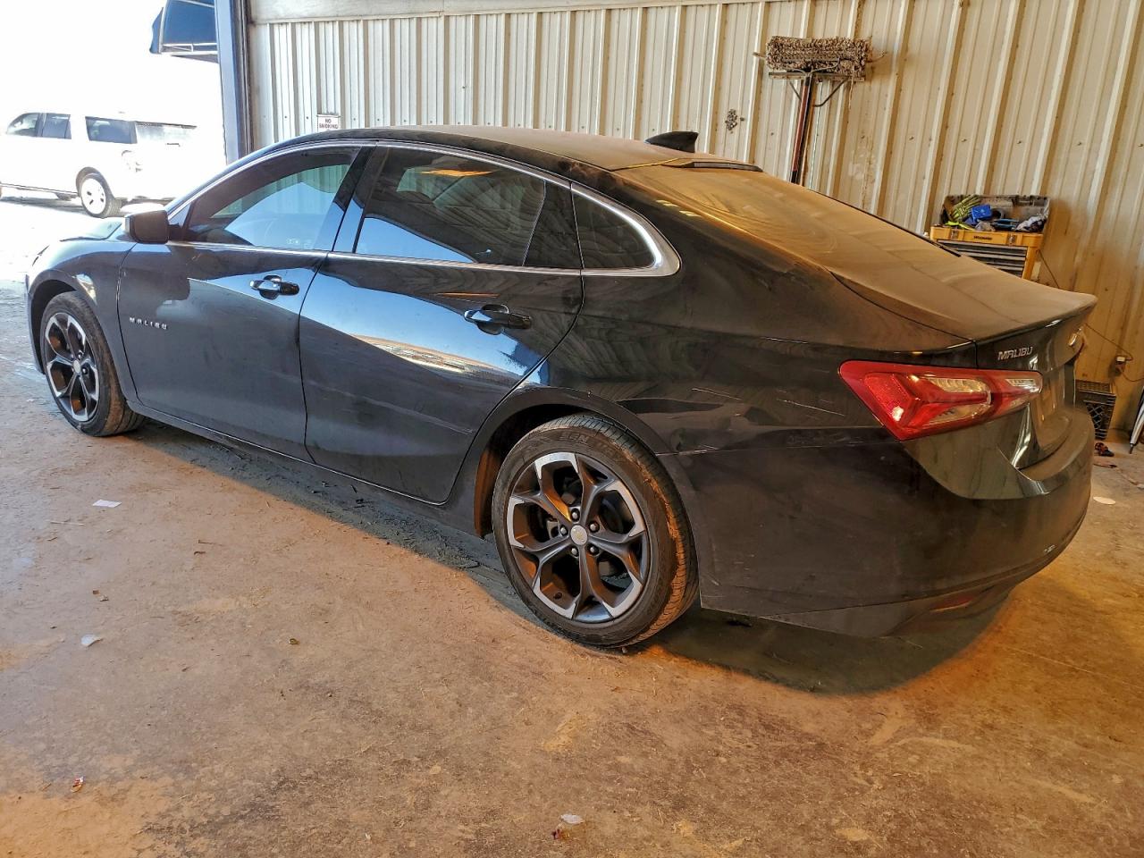 2022 CHEVROLET MALIBU LT photo 3