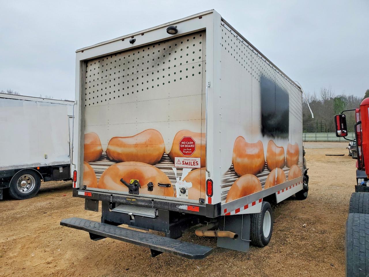 2024 GMC SAVANA BOX TRUCK photo 3