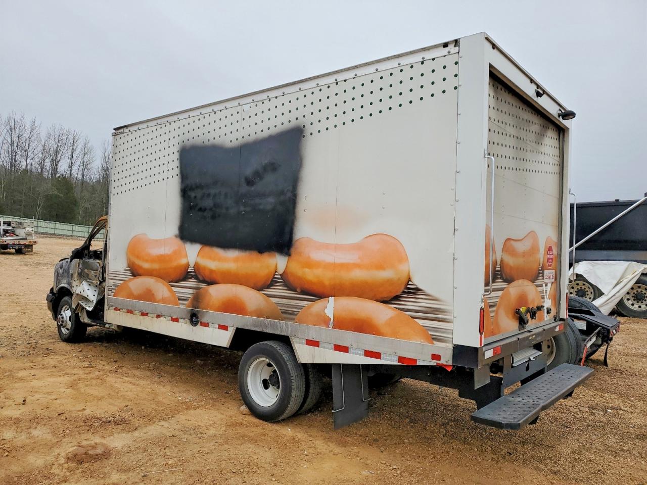 2024 GMC SAVANA BOX TRUCK photo 2