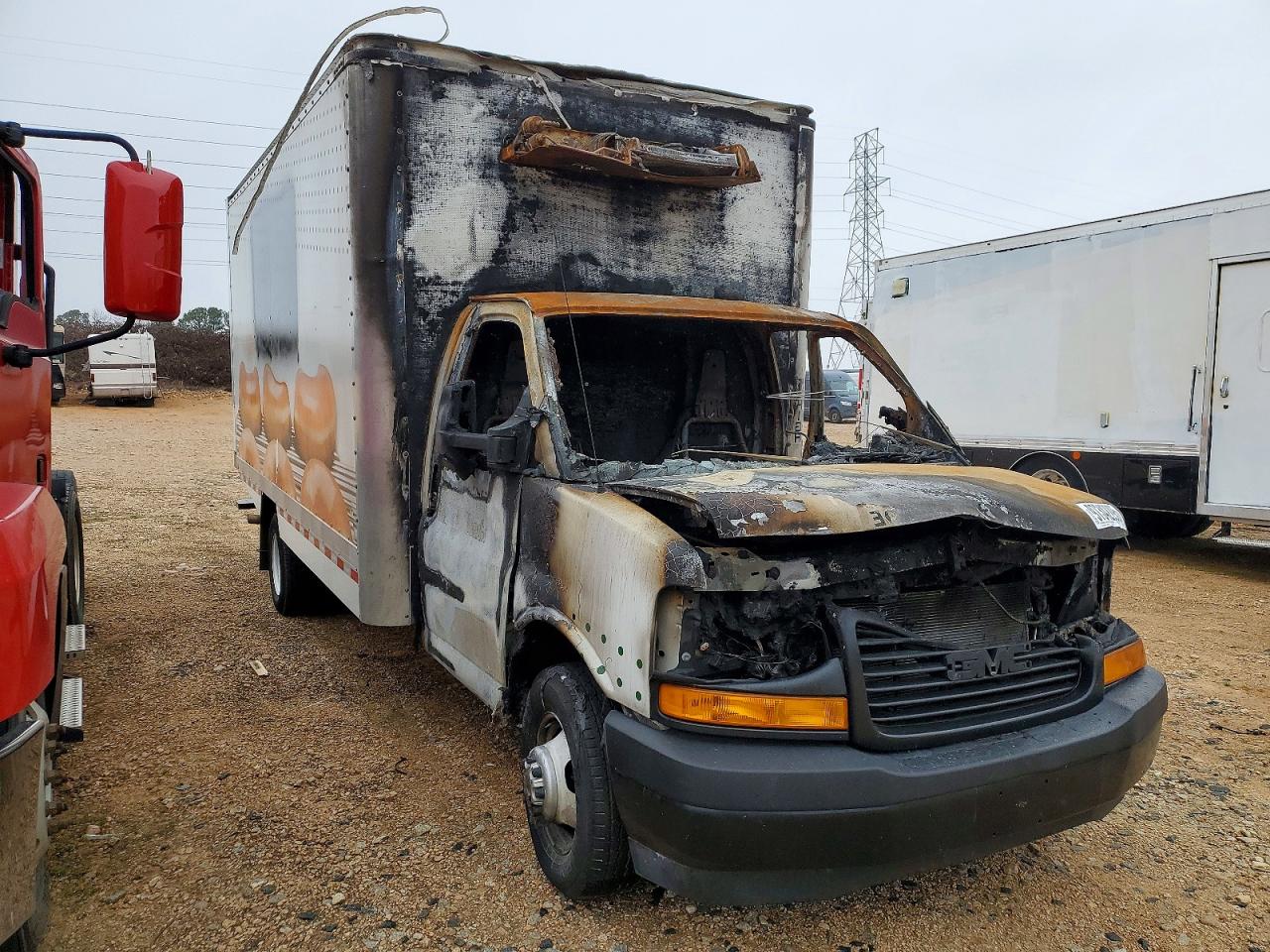 2024 GMC SAVANA BOX TRUCK photo 4