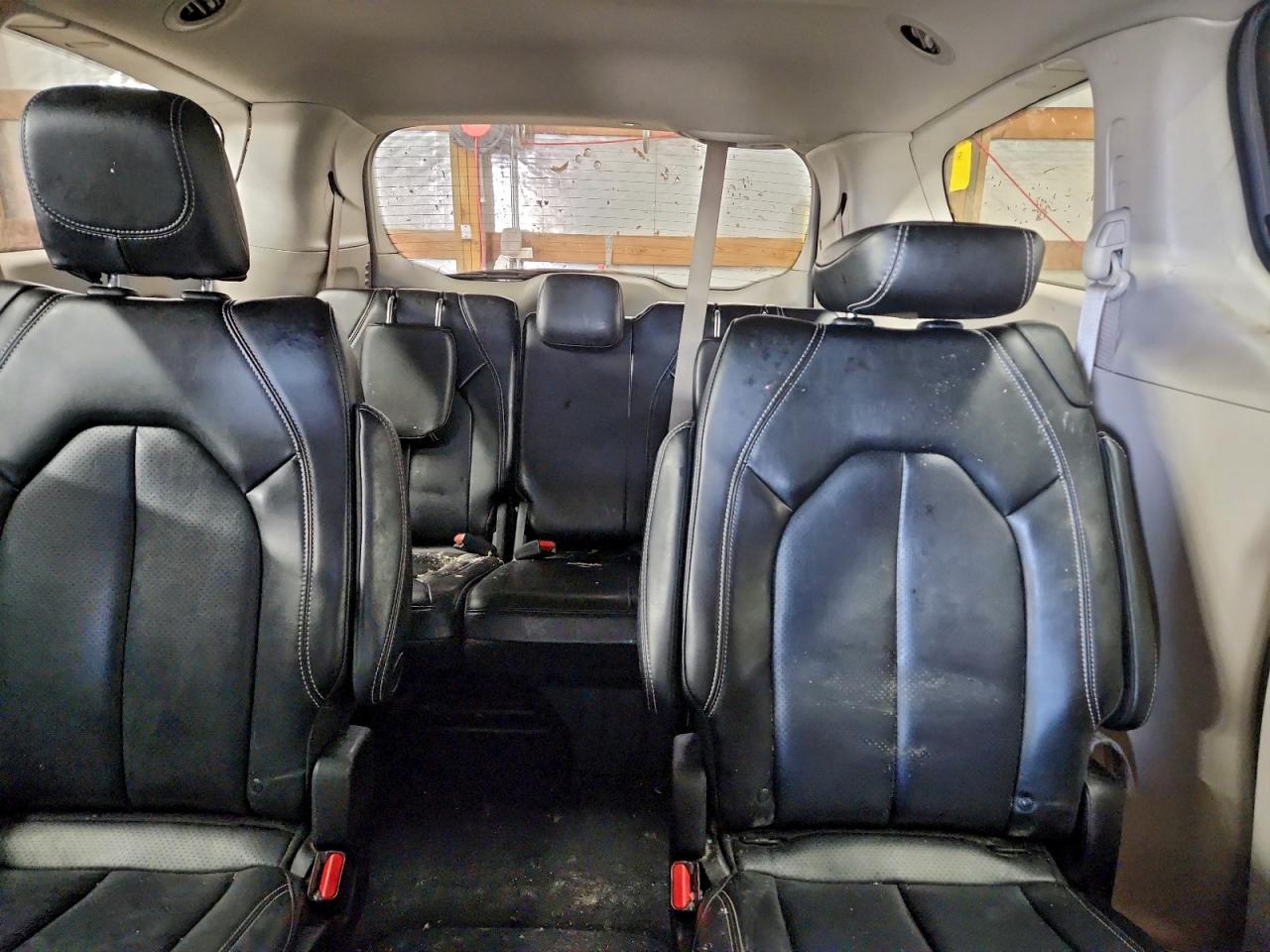 2023 CHRYSLER PACIFICA TOURING L photo 28