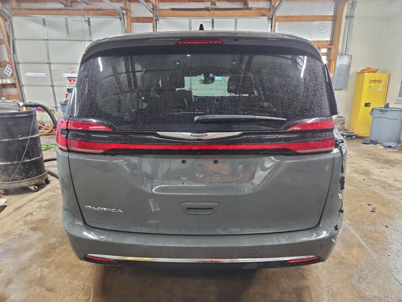 2023 CHRYSLER PACIFICA TOURING L photo 16