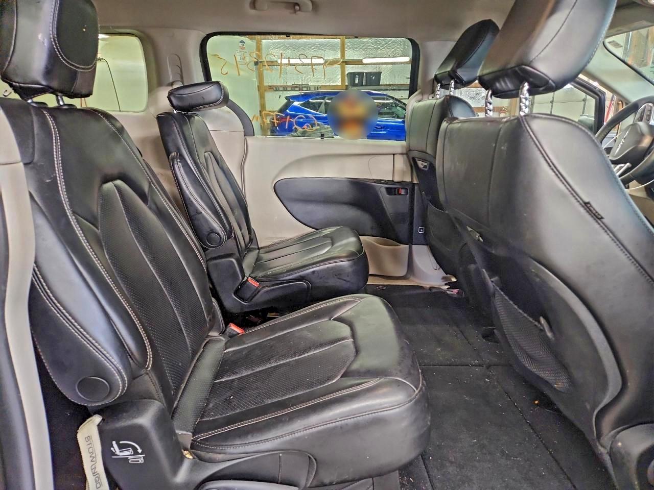 2023 CHRYSLER PACIFICA TOURING L photo 31