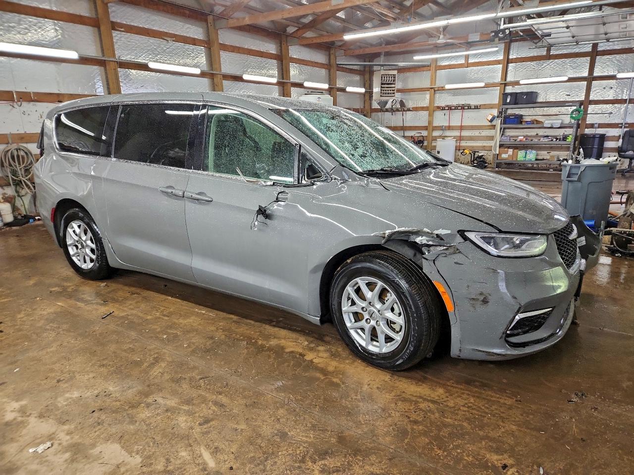 2023 CHRYSLER PACIFICA TOURING L photo 10