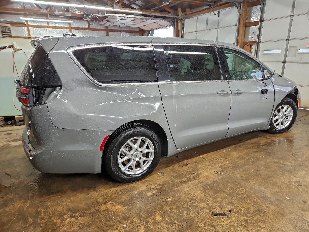 2023 CHRYSLER PACIFICA TOURING L photo 7