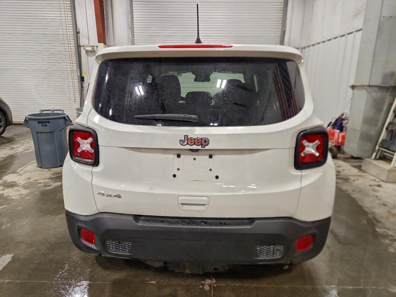 2023 JEEP RENEGADE LATITUDE photo 6