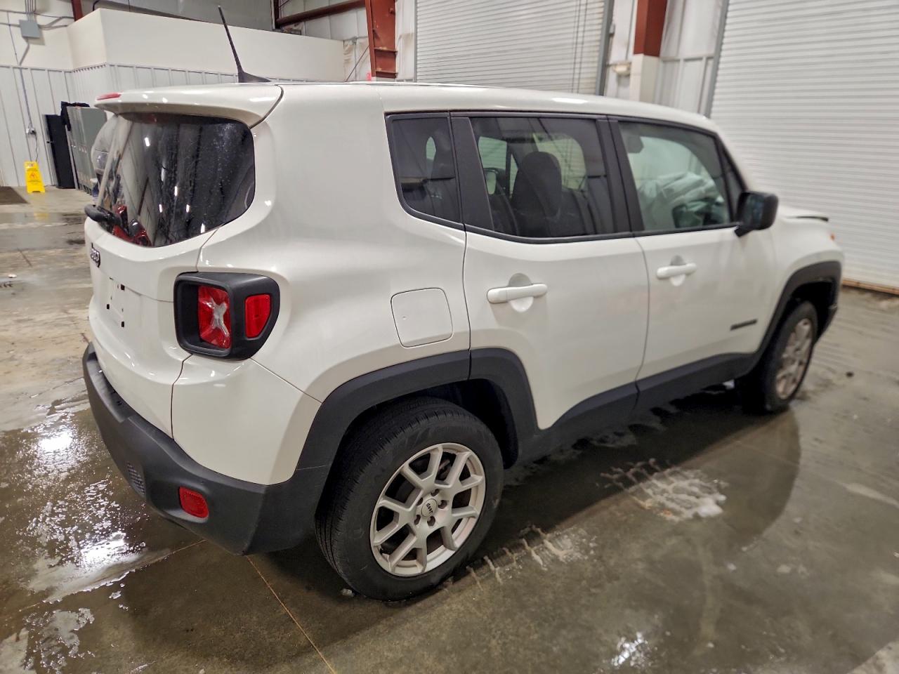 2023 JEEP RENEGADE LATITUDE photo 3