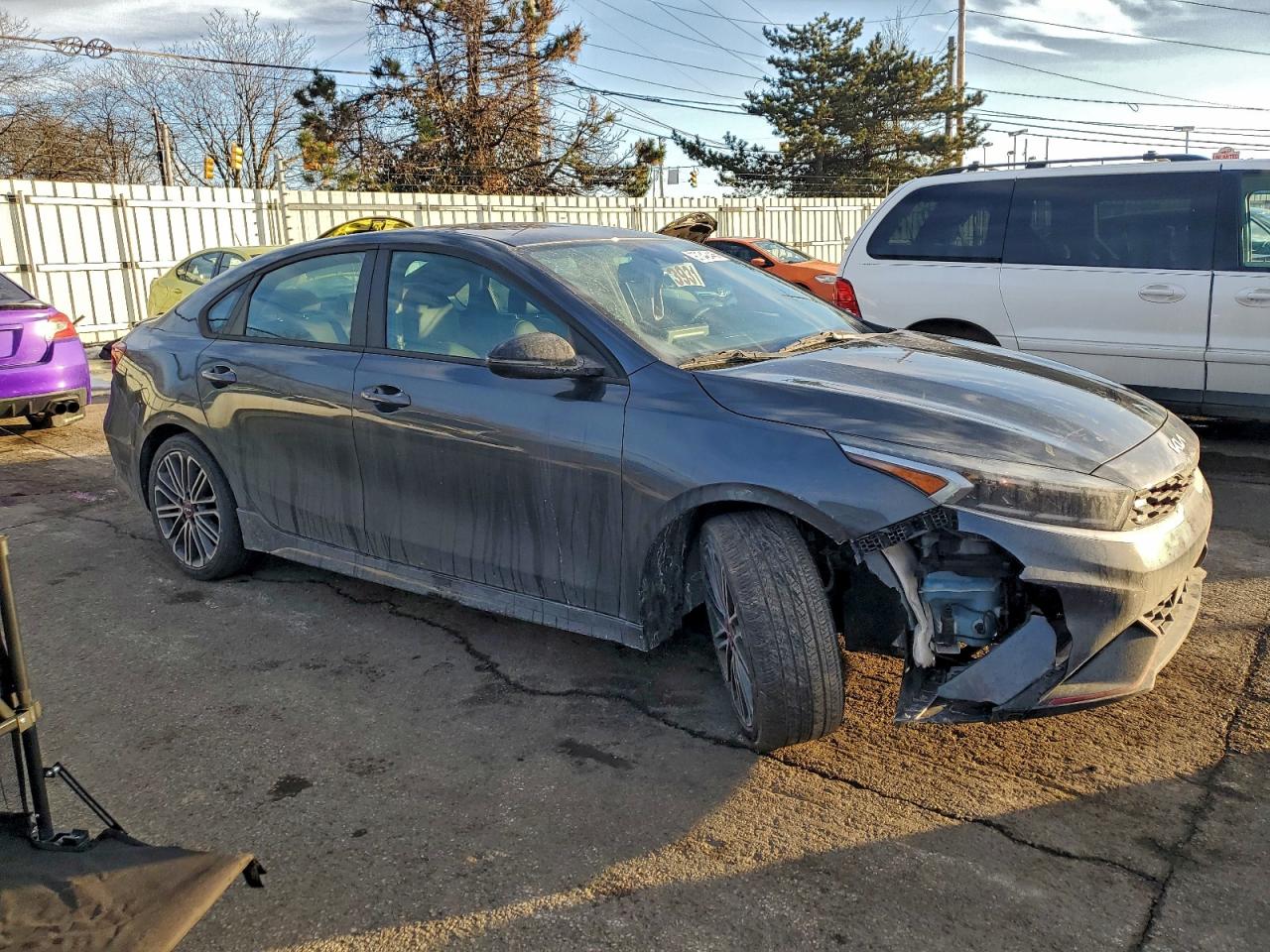 2023 KIA FORTE GT photo 4