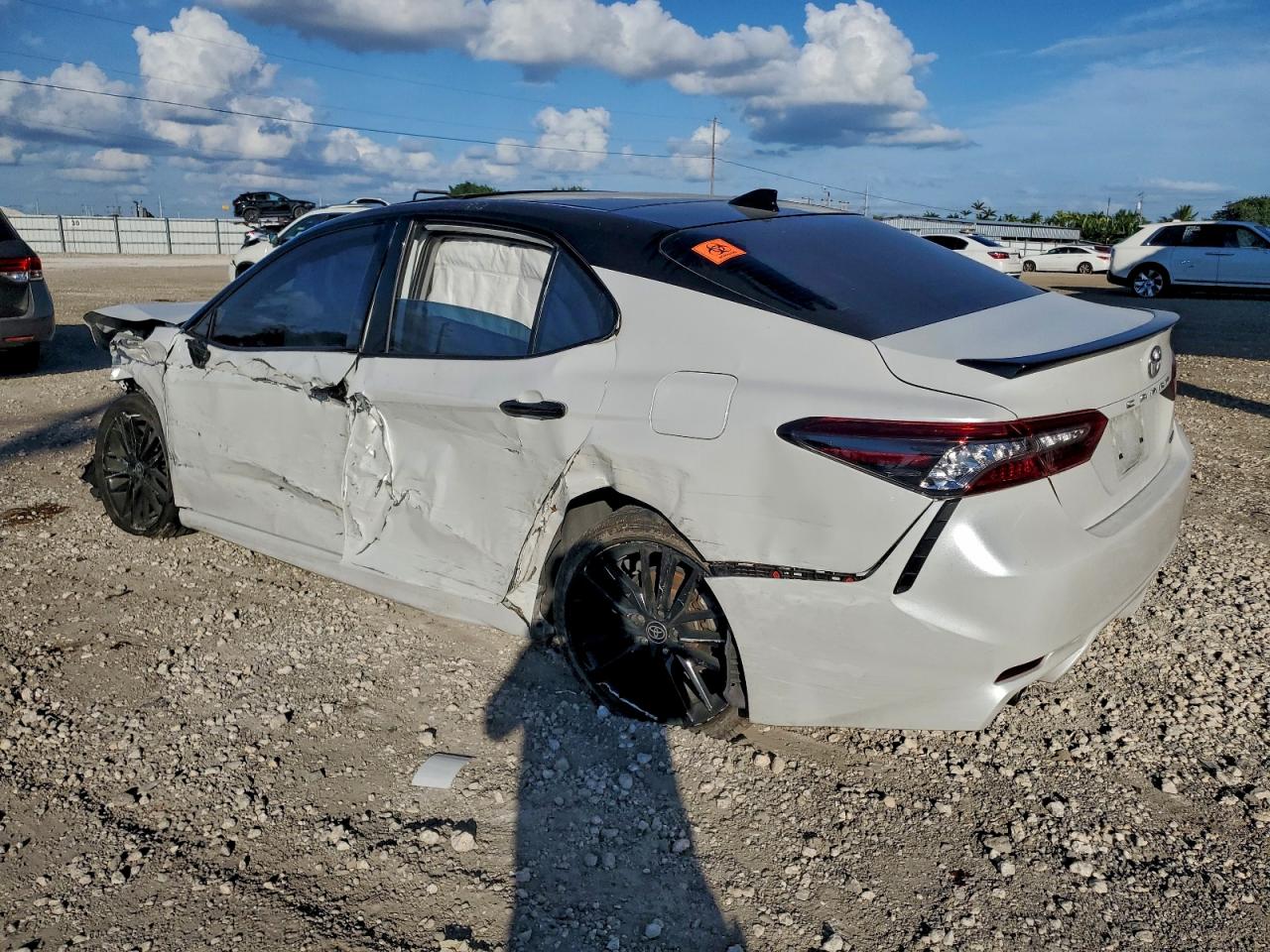 2021 TOYOTA CAMRY XSE photo 2
