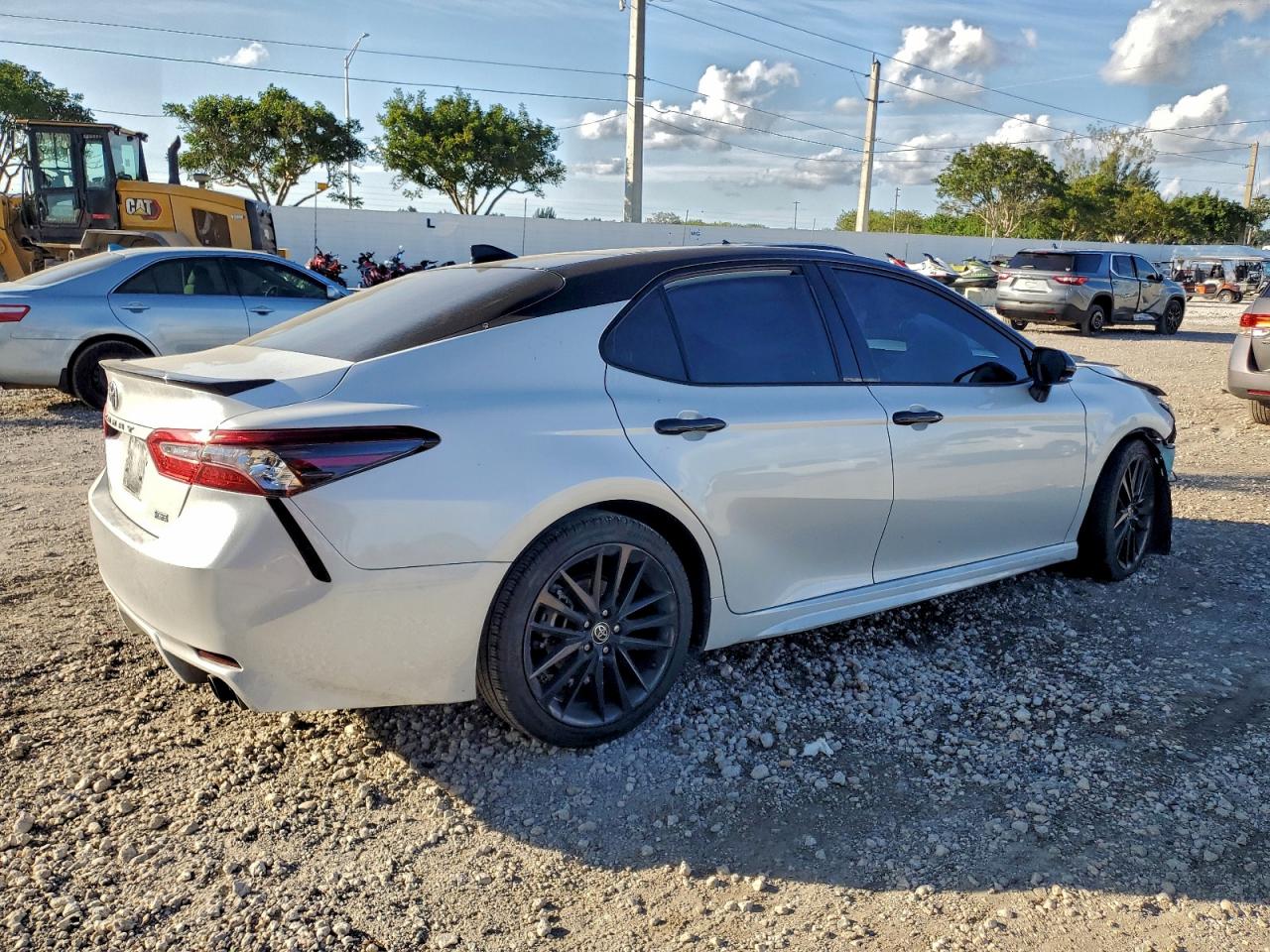 2021 TOYOTA CAMRY XSE photo 3