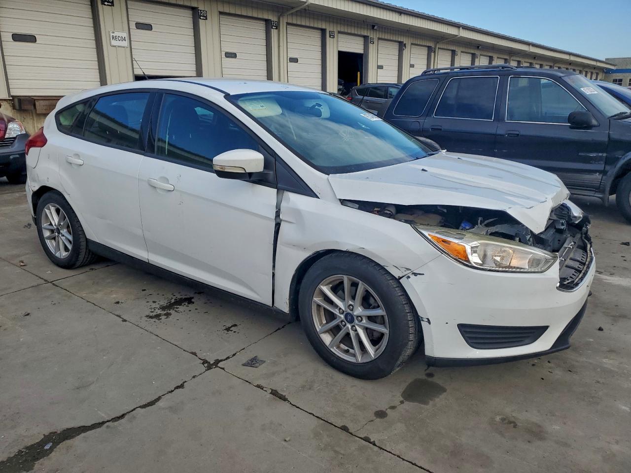 2017 FORD FOCUS SE photo 4