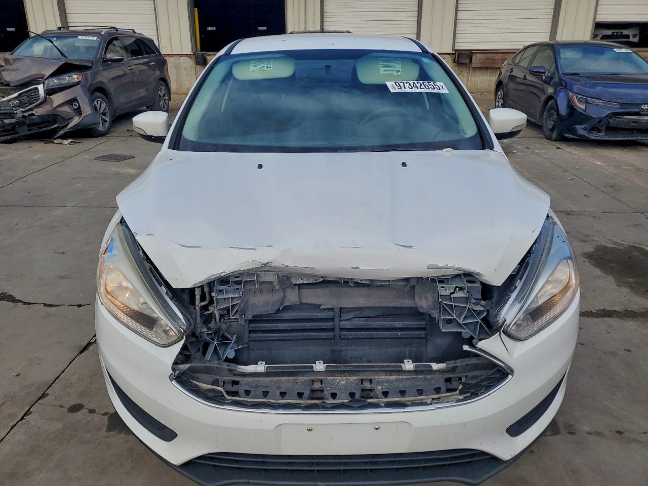 2017 FORD FOCUS SE photo 5