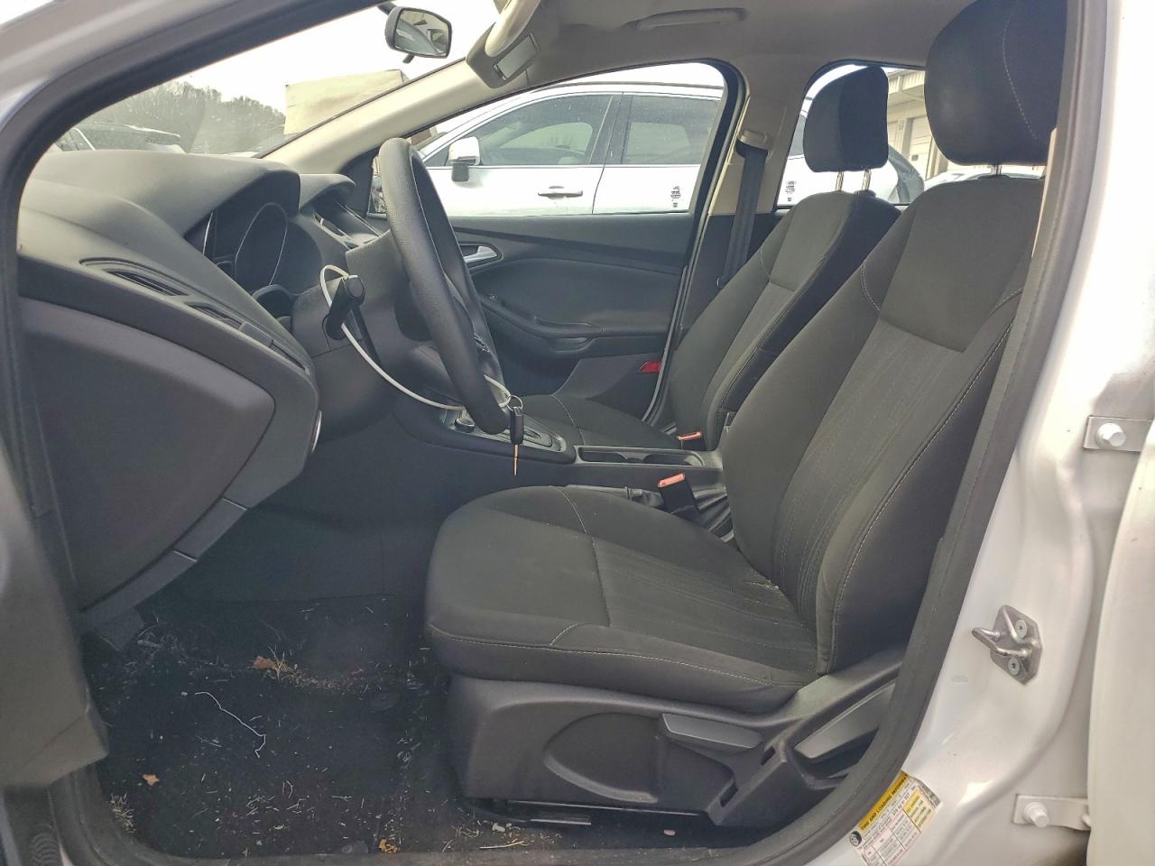 2017 FORD FOCUS SE photo 7