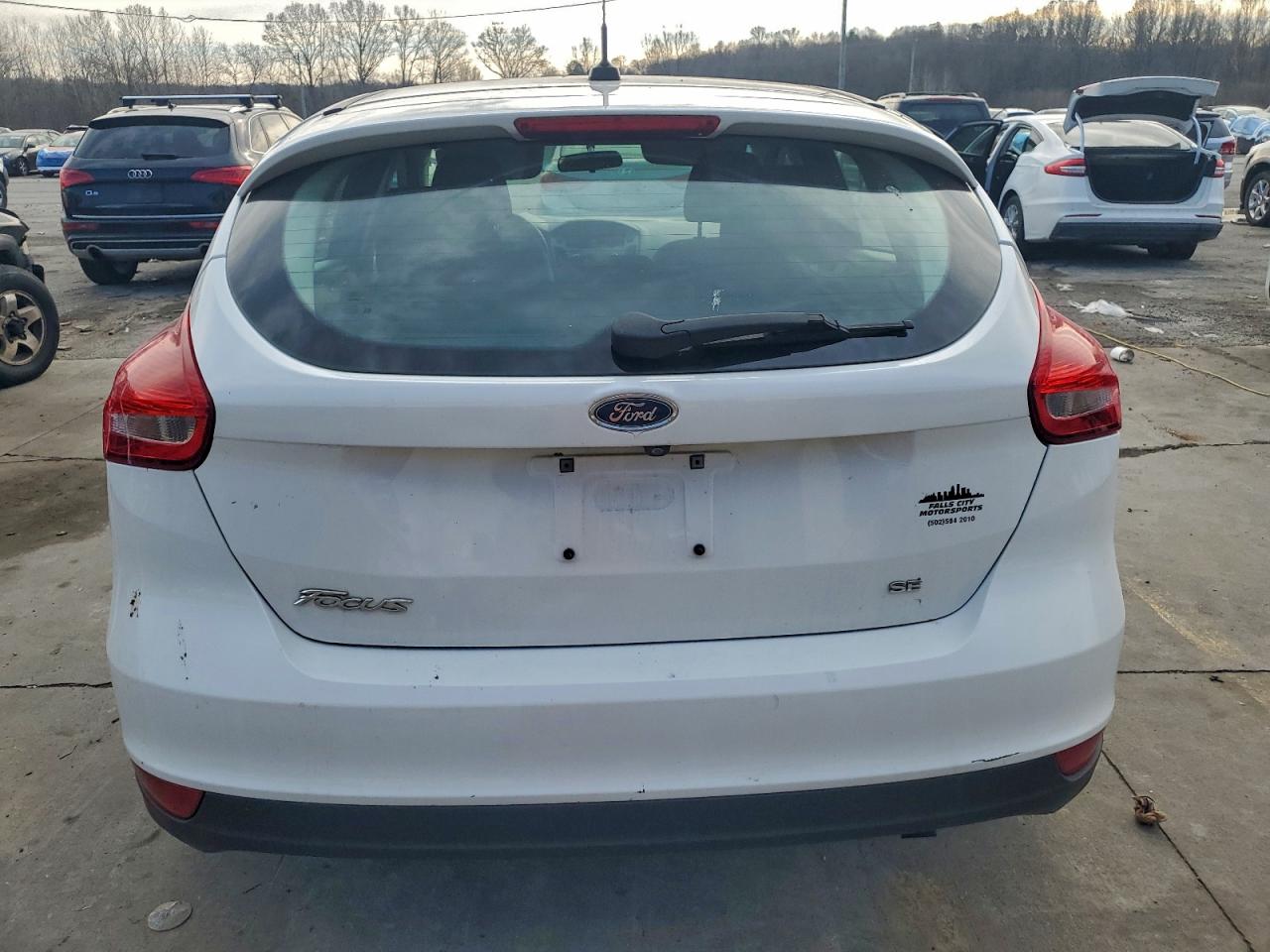 2017 FORD FOCUS SE photo 6