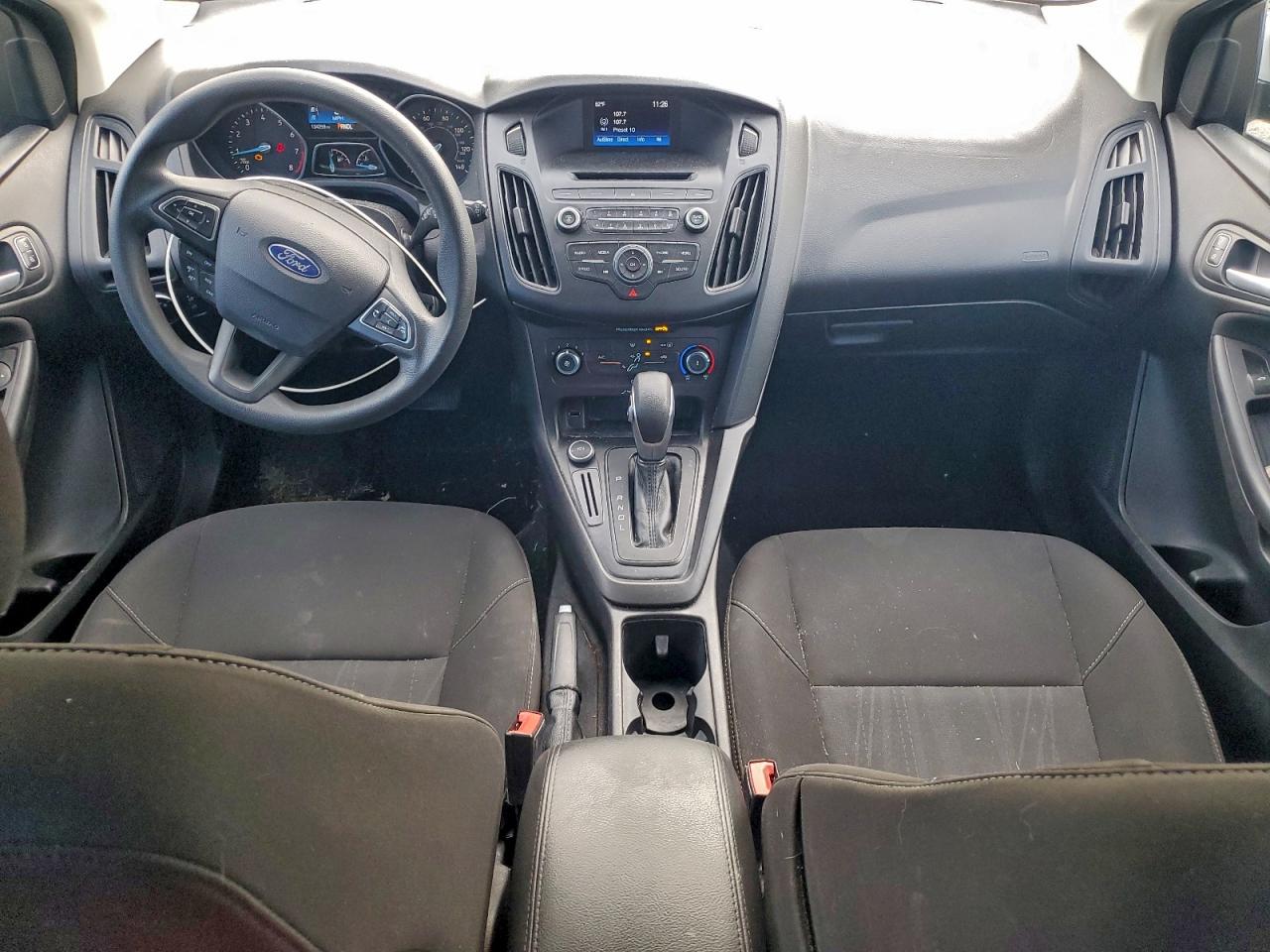 2017 FORD FOCUS SE photo 8