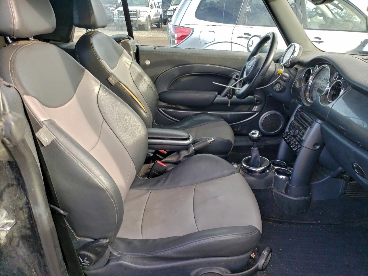 2006 MINI COOPER S photo 28