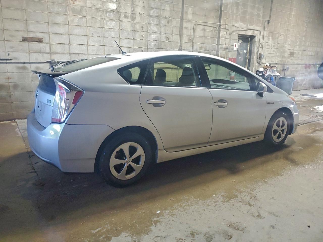 2013 TOYOTA PRIUS photo 5
