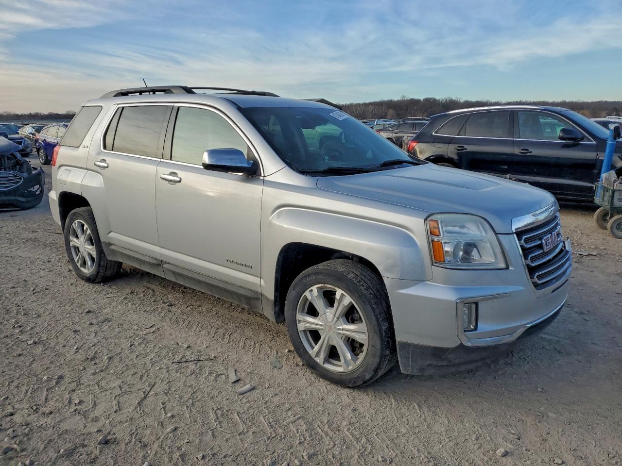 2017 GMC TERRAIN SLE photo 4