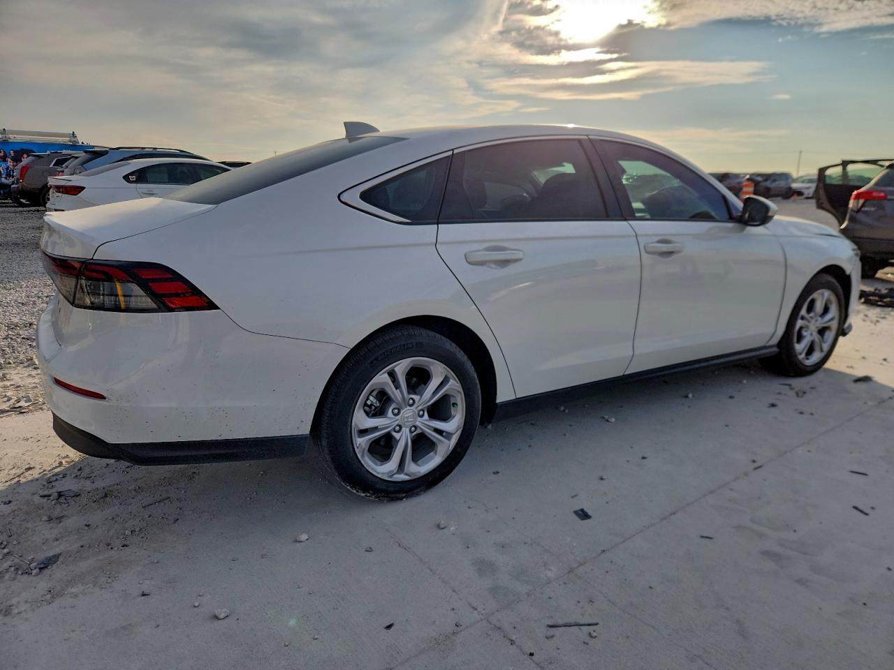 2025 HONDA ACCORD LX photo 3