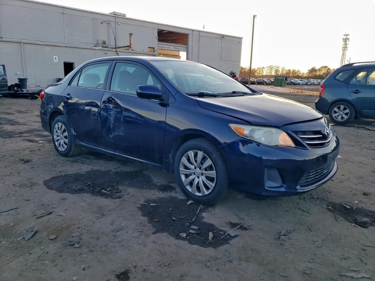 2013 TOYOTA COROLLA BASE photo 4