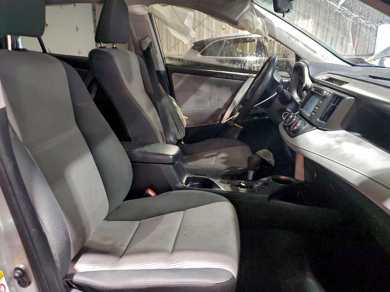 2015 TOYOTA RAV4 LE photo 7