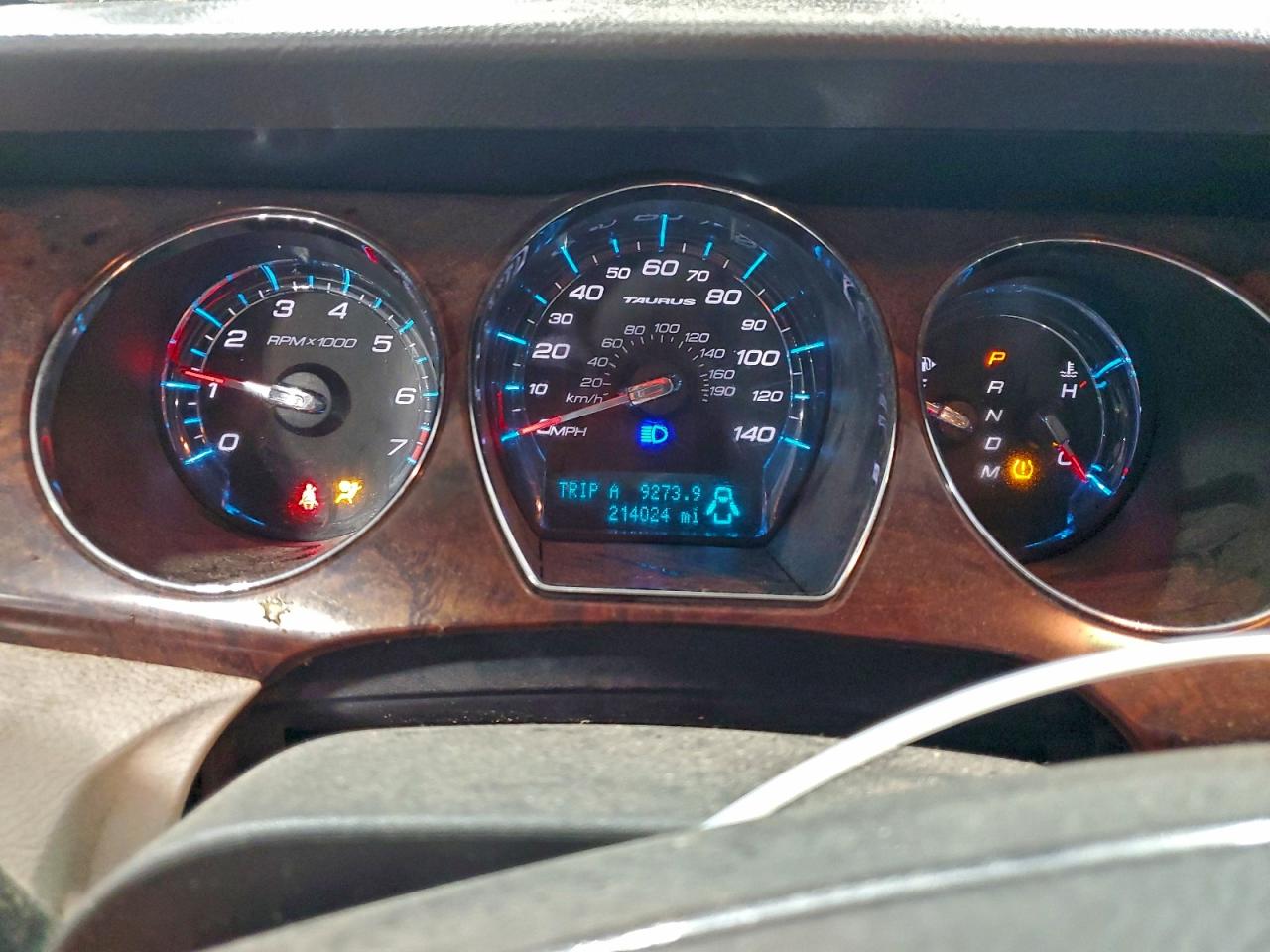 2010 FORD TAURUS SEL photo 9