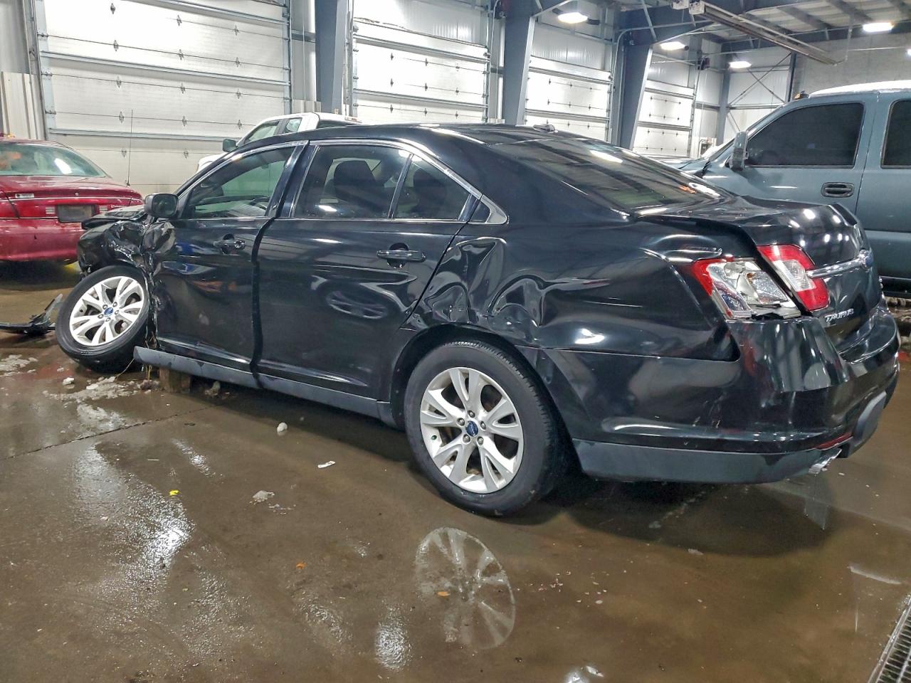 2010 FORD TAURUS SEL photo 2