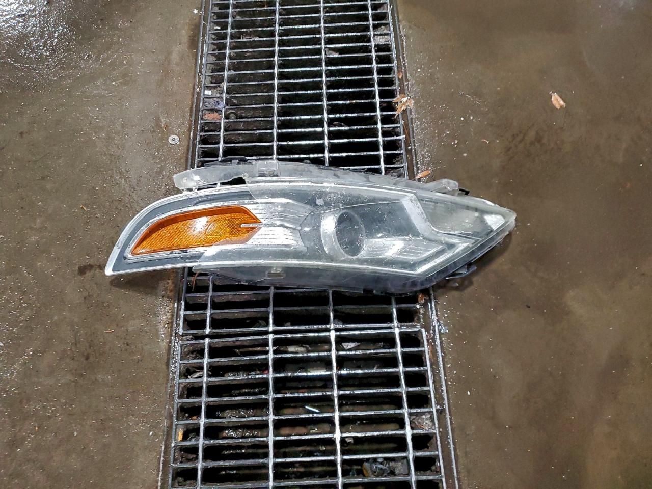 2010 FORD TAURUS SEL photo 12