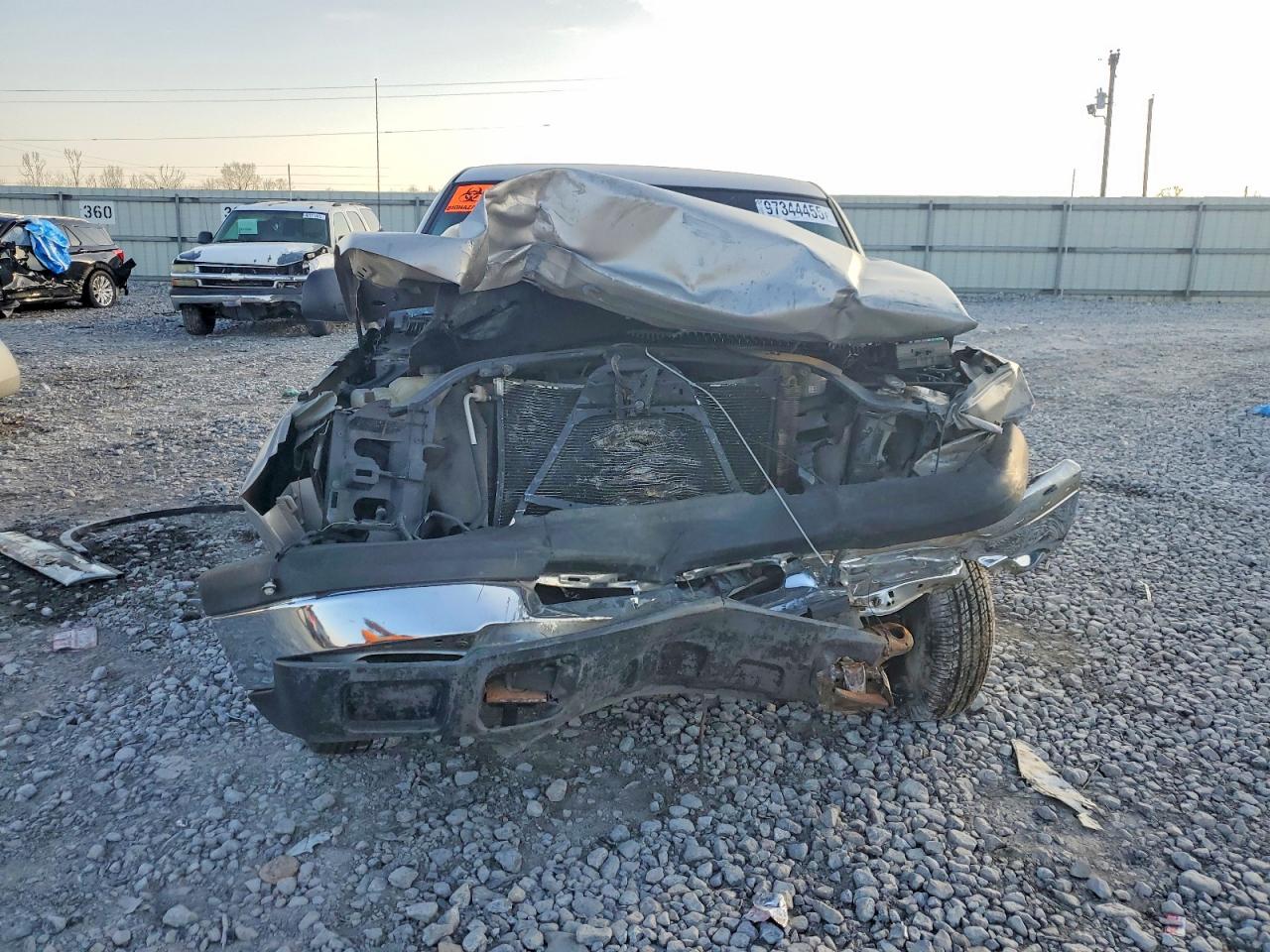 2004 CHEVROLET SILVERADO C1500 photo 5