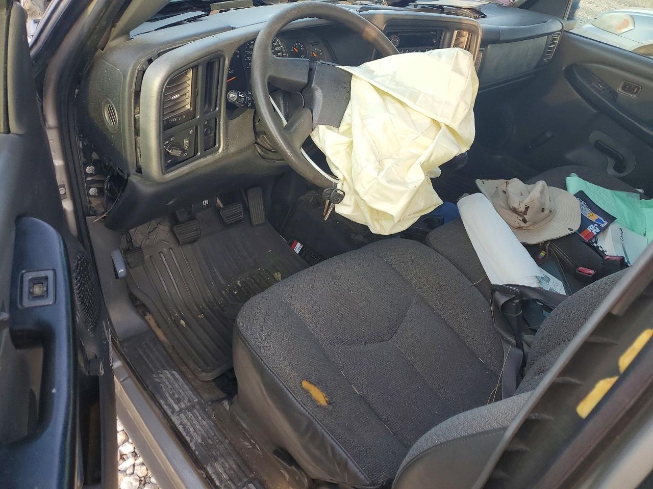 2004 CHEVROLET SILVERADO C1500 photo 8
