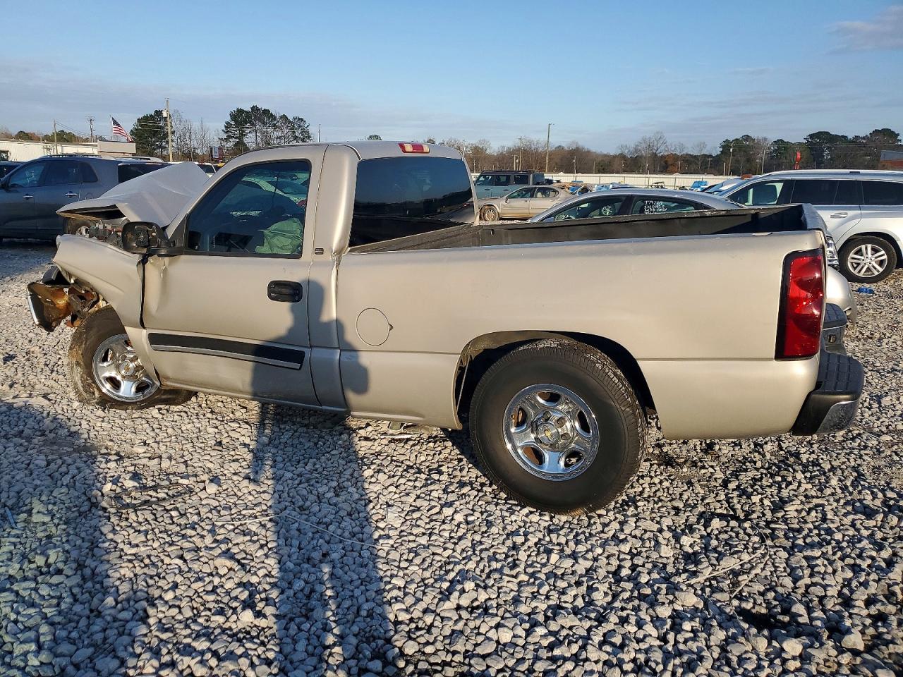 2004 CHEVROLET SILVERADO C1500 photo 2