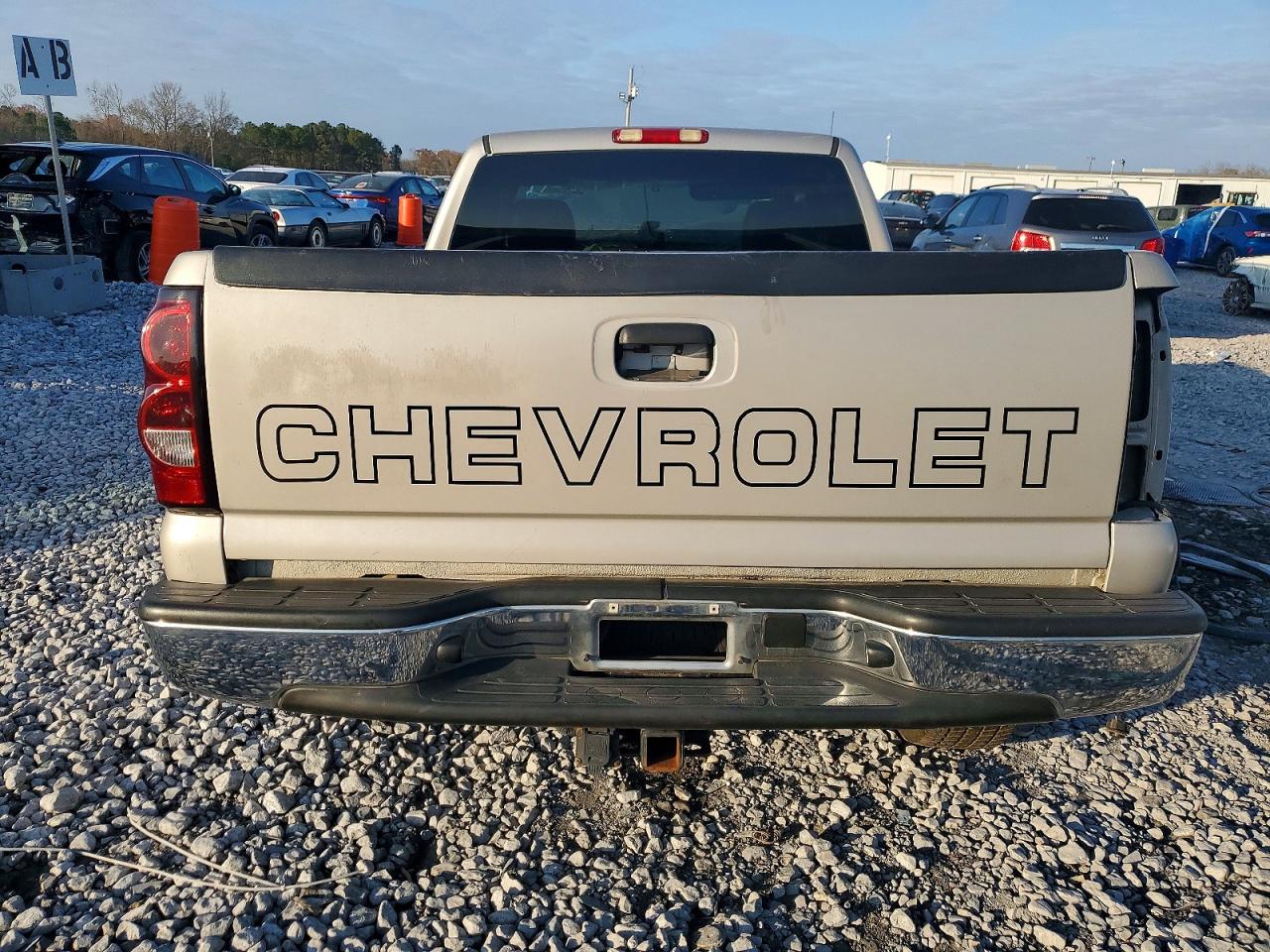 2004 CHEVROLET SILVERADO C1500 photo 6